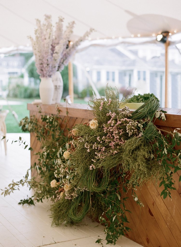 Wedding floral trends that are in — and out — in 2023